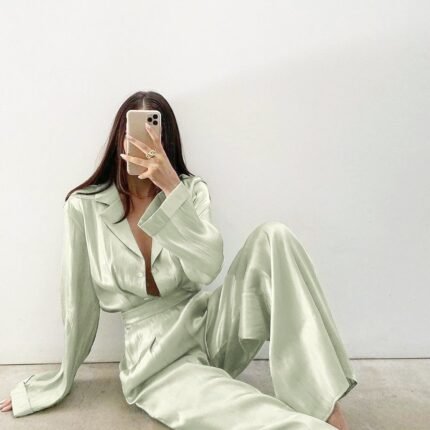 Elegant Woman In Green Retro Two-Piece Women's Suit